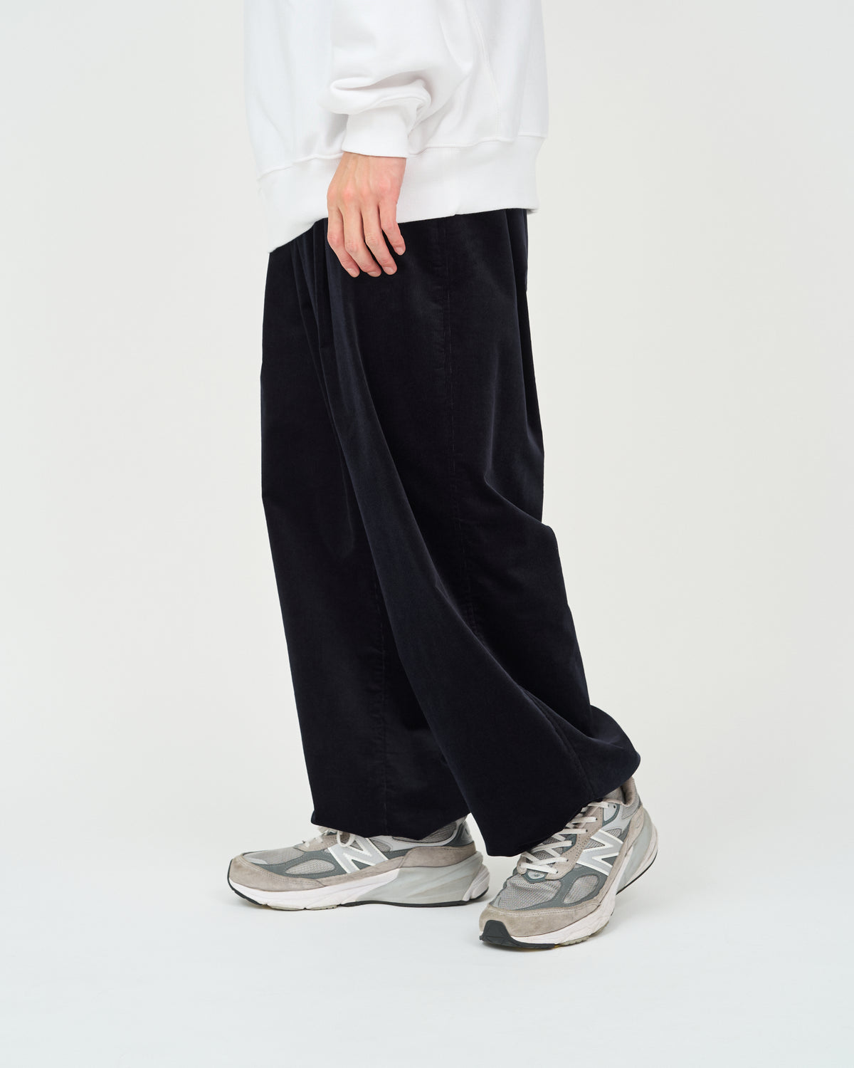 【10/3(土)発売】AIR CORDUROY WIDE TROUSERS