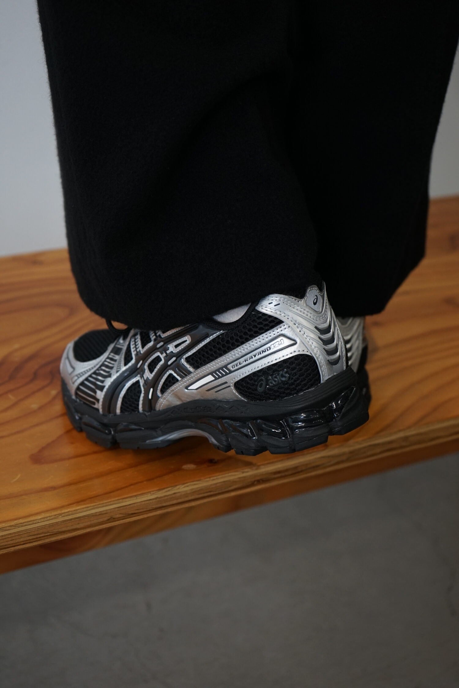 ASICS SPORTSTYLE - GEL-KAYANO 12.1 Black / Graphite Grey