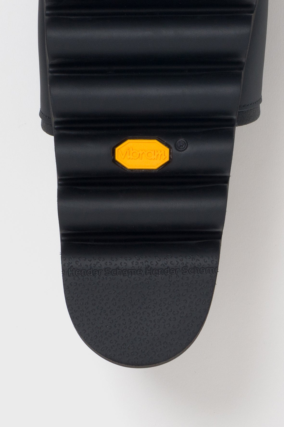 Hender Scheme - caterpillar