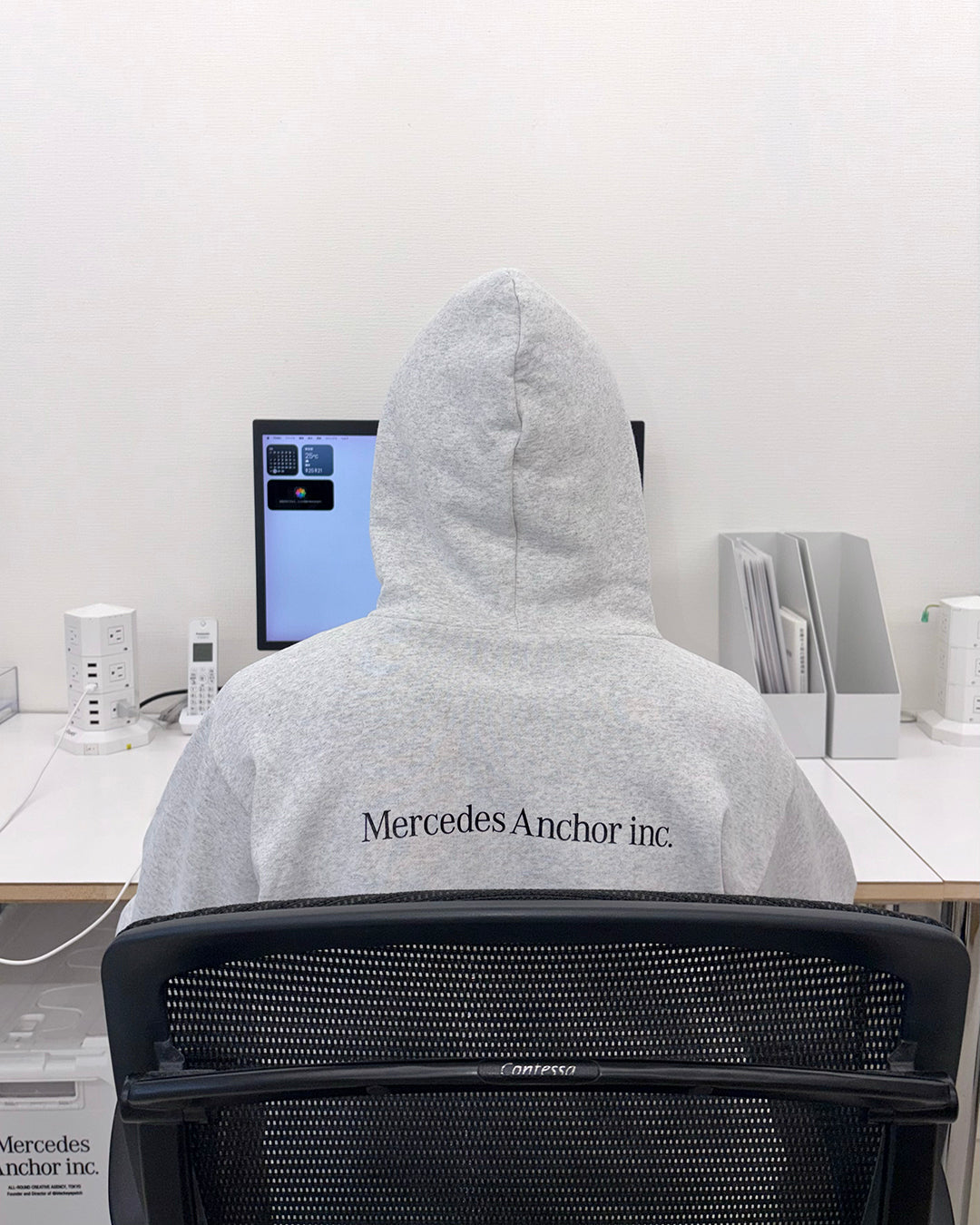 【10/2(金)発売】LOGO ZIP HOODIE