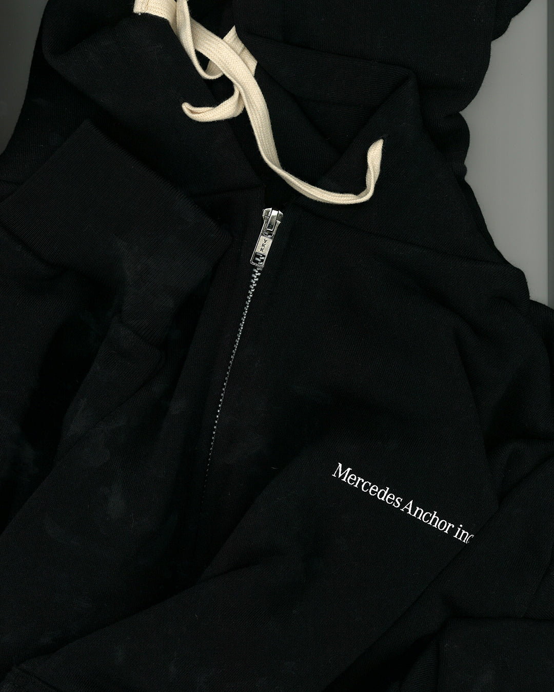 【10/2(金)発売】LOGO ZIP HOODIE