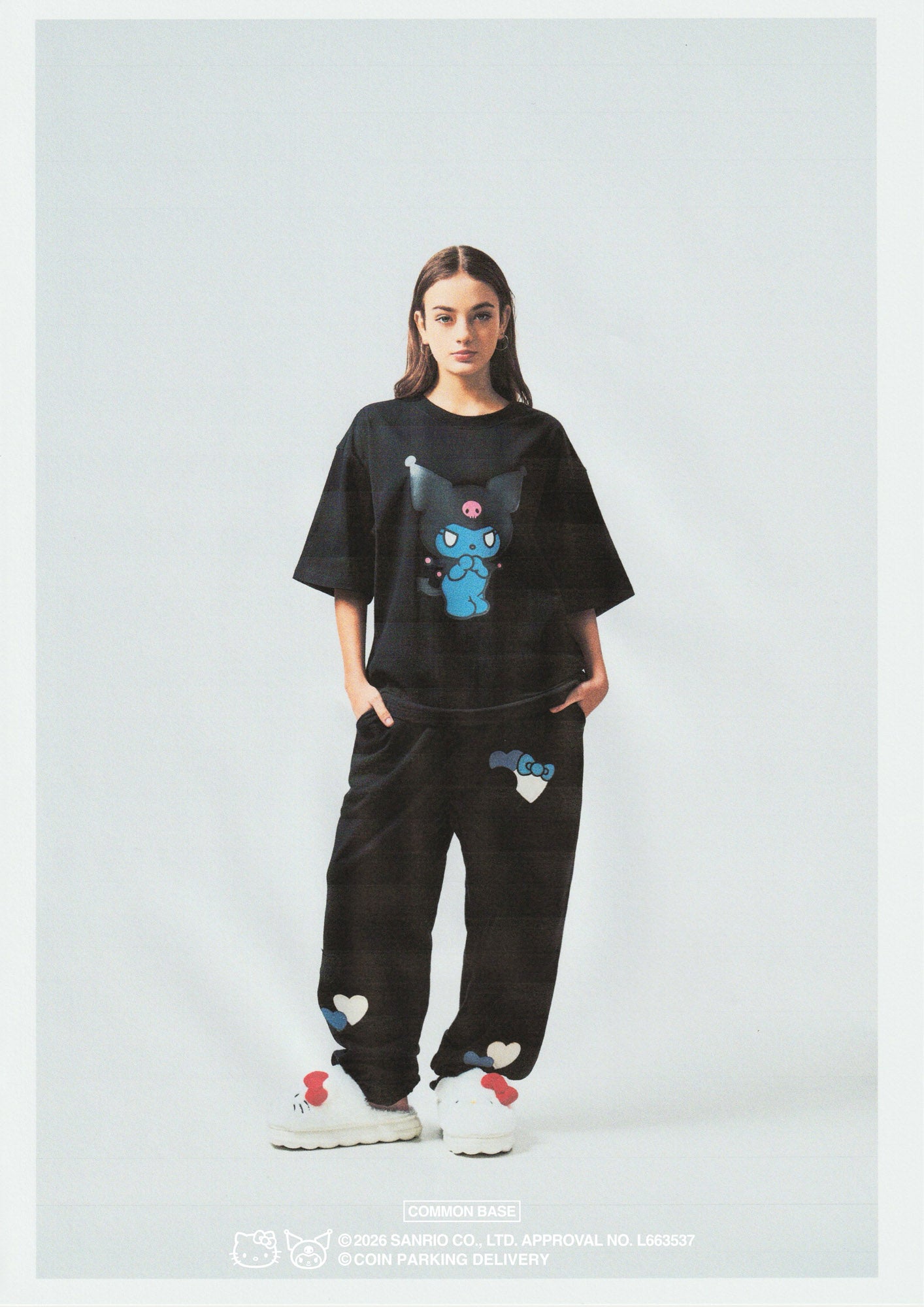 COIN PARKING DELIVERY SANRIO クロミ&キティ COIN PARKING DELIVERY × SANRIO CHARACTERS PRINT S/S TEE - クロミ