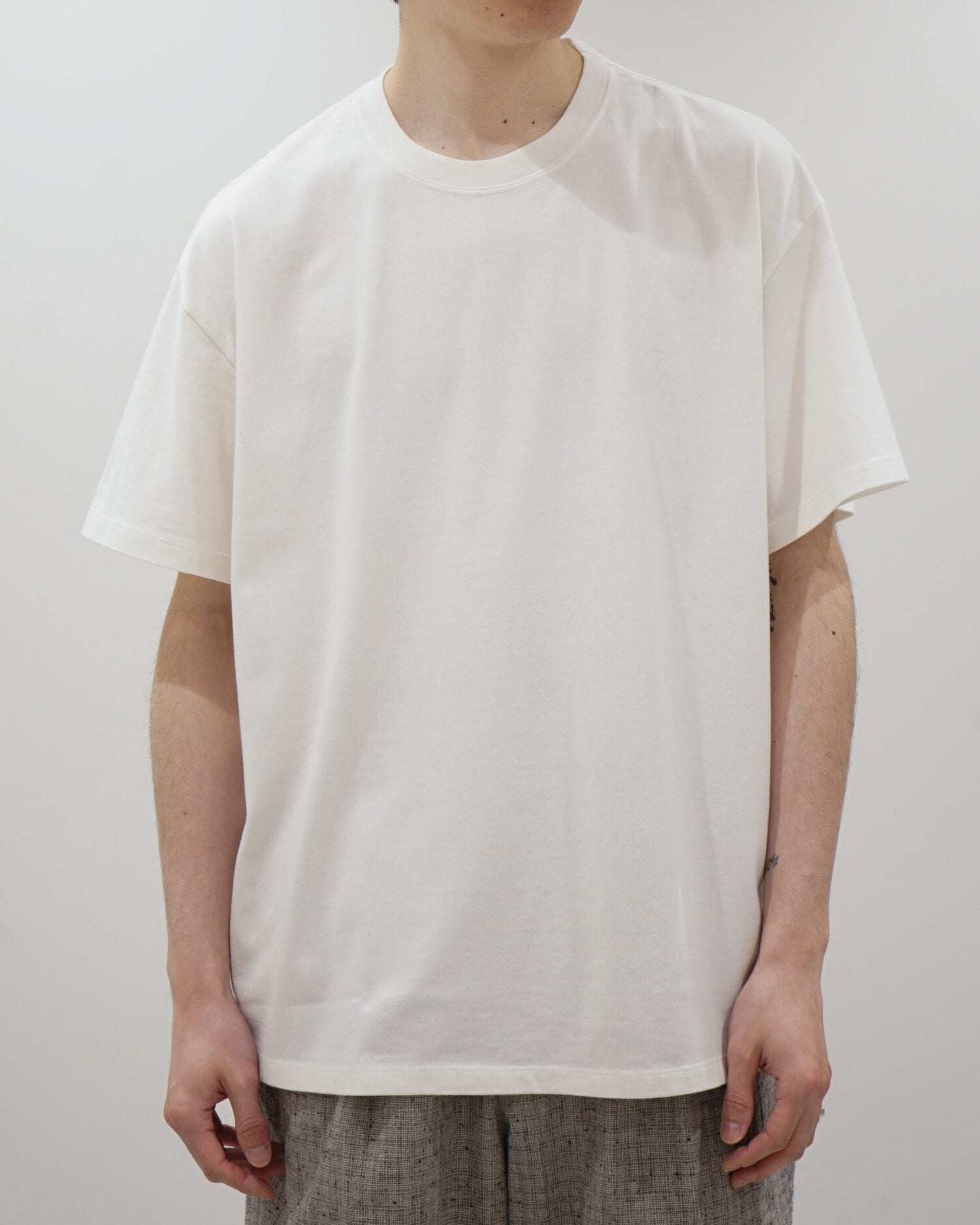 ESSENTIAL TEE