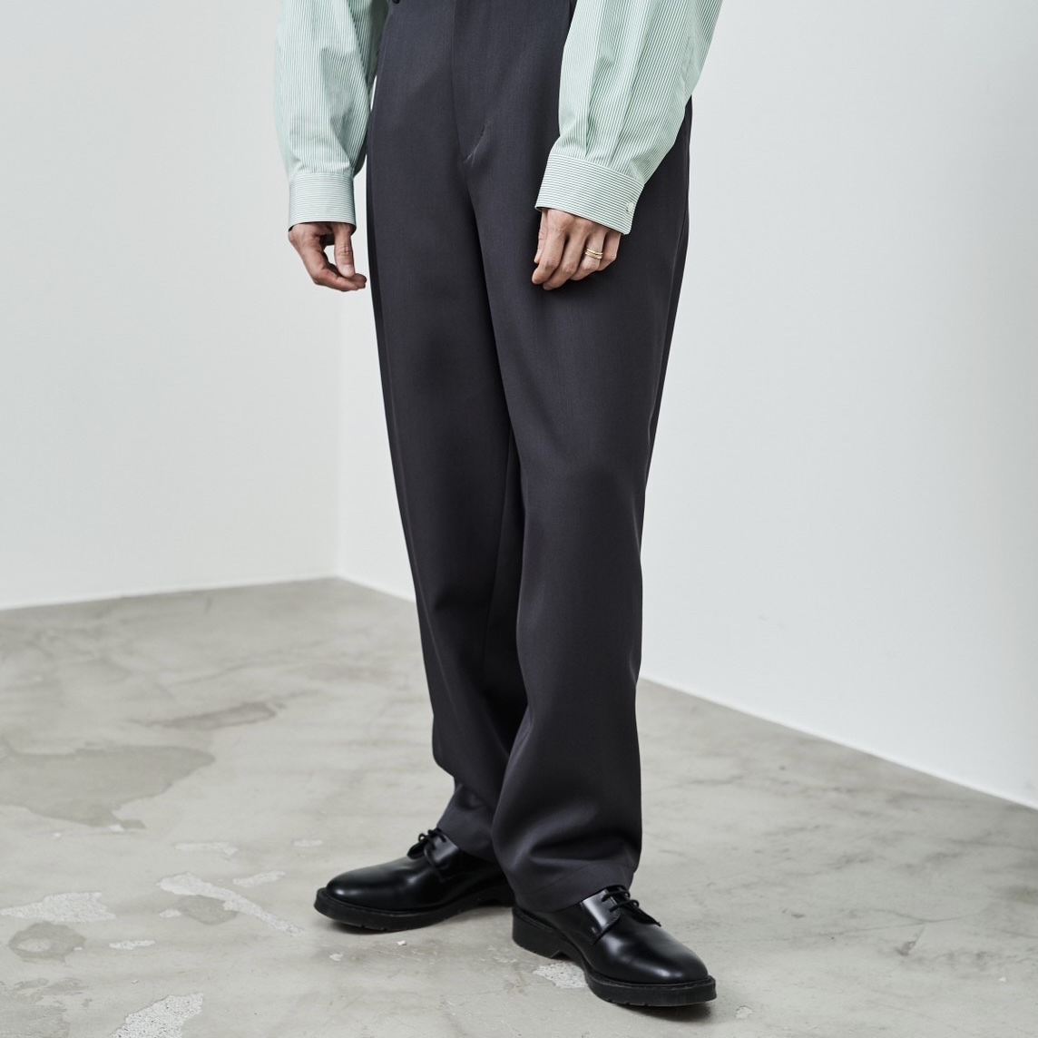 Scale Off Wool Tapered Slacks｜ANYTHING GOES